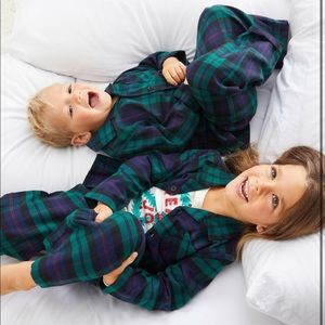 IN SEARCH OF..... green/blue plaid old navy pajamas in 6-12 months please !